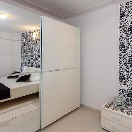 In - Insel Krk 13213 Apartman *